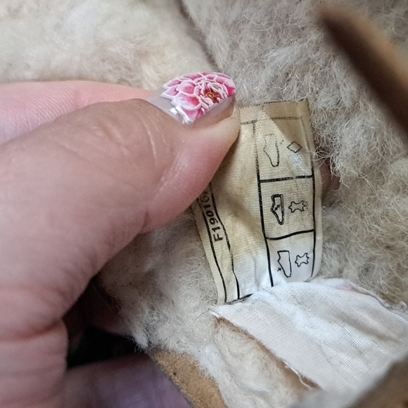 UGG LEATHER LOAFER IN TAN - Picture 10 of 11